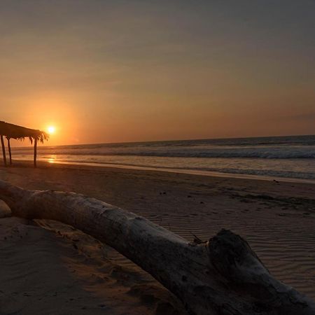 Wallac Bungalows Canoas De Punta Sal Bagian luar foto