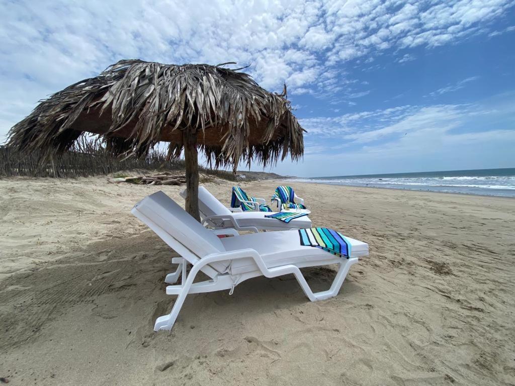 Wallac Bungalows Canoas De Punta Sal Bagian luar foto